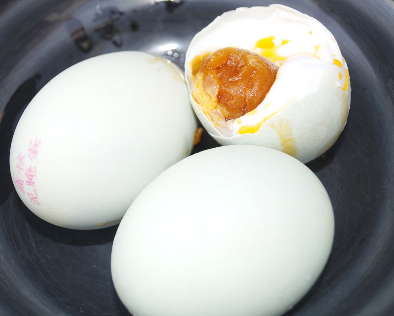 今天給大(dà)家(jiā)分(fēn)享一(yī)下(xià)腌鹹鴨蛋的(de)方法